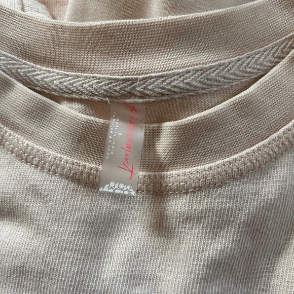 Gorgeous Oversized Pale Pink/Cream Graphic with Embroidery. - Picture 7 of 8